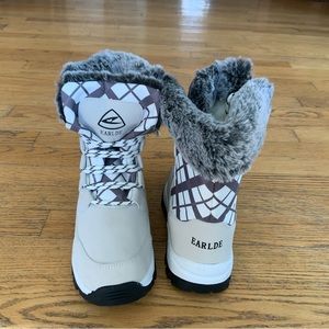 Earlde women’s or kid’s snow boots size 7 NWOT